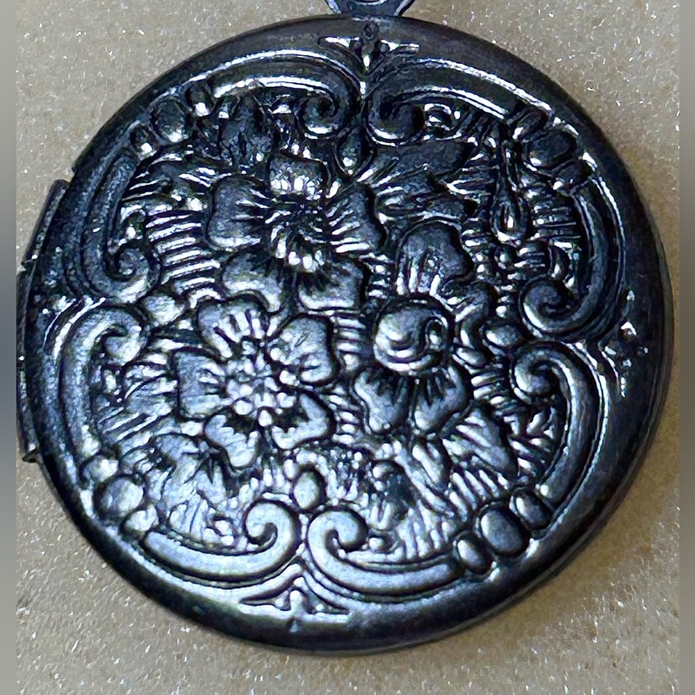 Floral Locket Pendant in Silver Tone - Picture 2 of 8